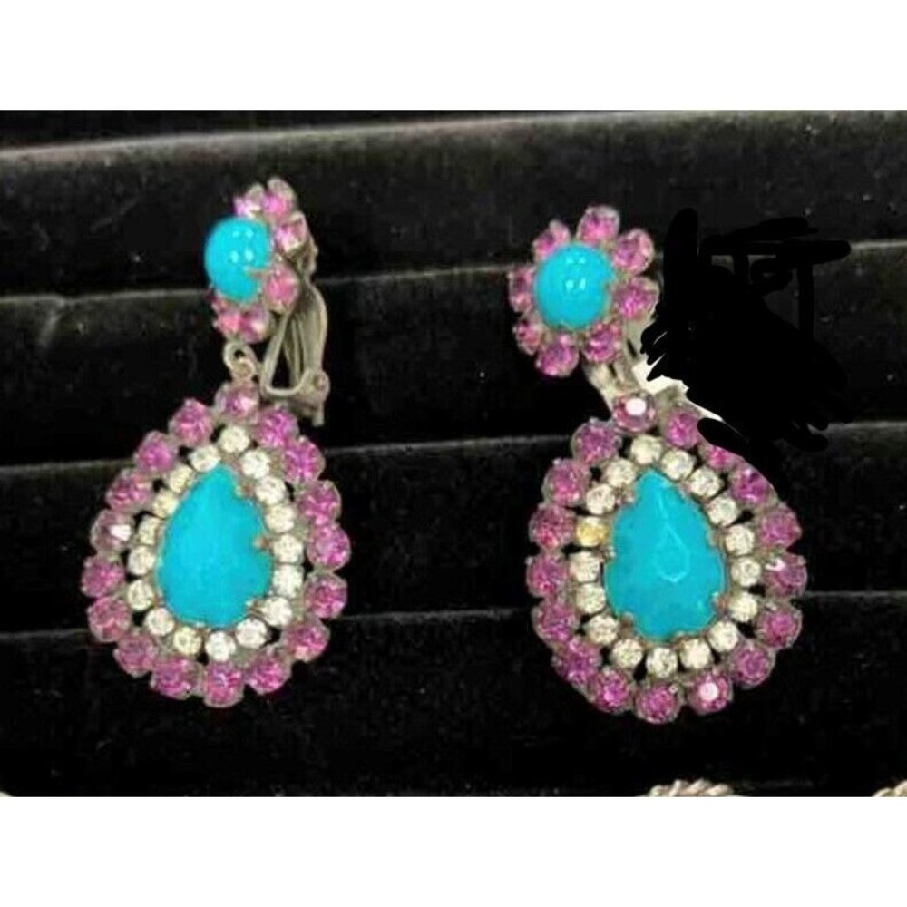 VINTAGE 1960 ERA KENNTH JAY LANE PINK GLASS CRYSTAL BLUE RESIN CLIP ON EARRINGS - Picture 1 of 7